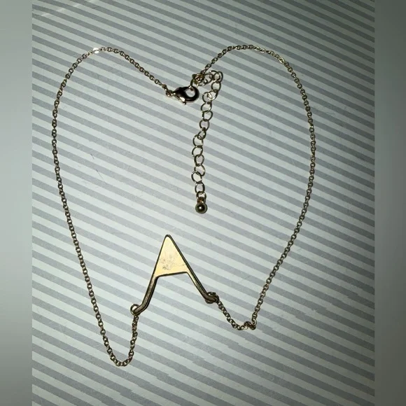Source Unknown Goldtone and Black V-Pendant Necklace - Picture 5 of 9